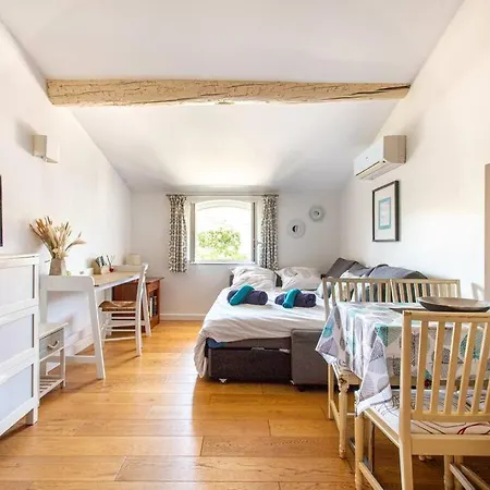 Apartment 6 - Charming Studio,heart Old Town, Walk